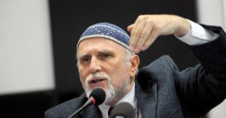 Copertina di Caso Ghali, Moni Ovadia: “Gli artisti devono esporsi sulla politica. Da B. in poi hanno preferito evitarlo”