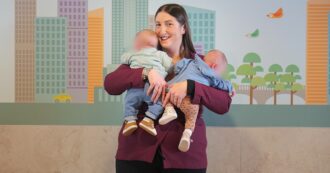 Copertina di Mamma nata con il “cuore a metà” partorisce due gemelli: esistono solo quattro casi al mondo