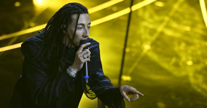 Ghali, al tappeto di Baggio fino al Festival: il rapper che dice “questa è casa mia”