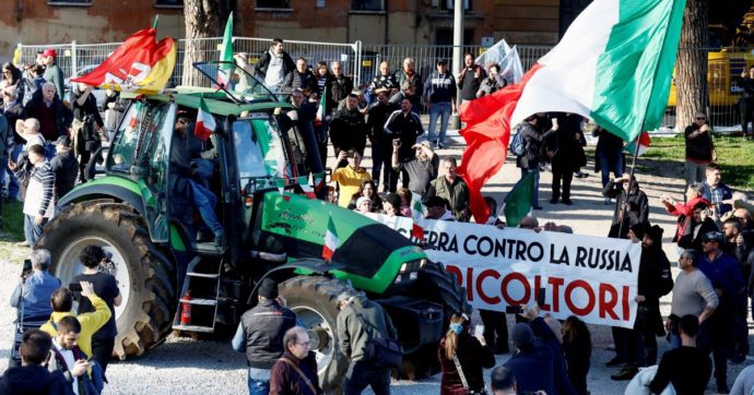 Copertina di Circo Massimo, solo 10 trattori e mille persone: il presidio fa flop