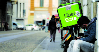 Copertina di Esuberi e delocalizzazioni: le trattative parallele per lasciare l’Italia di Uber Eats, che cerca la sponda di Ugl Rider