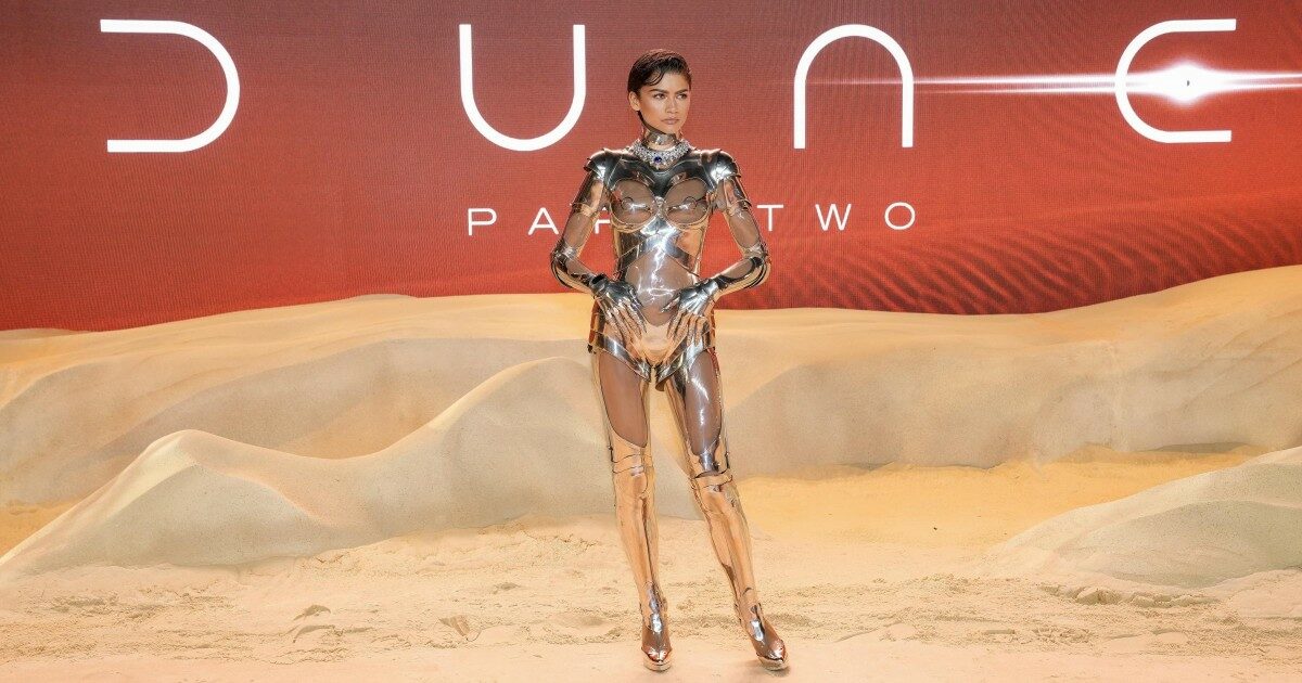 Zendaya vestita come un robot sul red carpet di “Dune 2”: la tuta cyborg di Mugler conquista la scena
