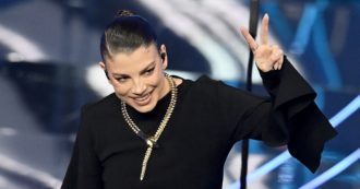 Copertina di Serpenti d’oro, ciondoli a cuore e bracciali:  tendenza “maxi”