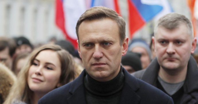 “Navalny ucciso con la tecnica del pugno al cuore”: l’accusa delle ong per i diritti umani. La madre del dissidente denuncia la Russia