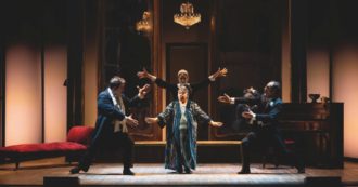 Copertina di Özpetek, ‘Magnifica presenza’ sul palco