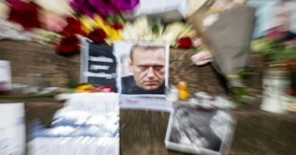 Copertina di In piazza per Navalny: la fiaccolata proposta da Calenda diventa bipartisan. Ci saranno tutte le opposizioni. C’è anche il sì della Lega