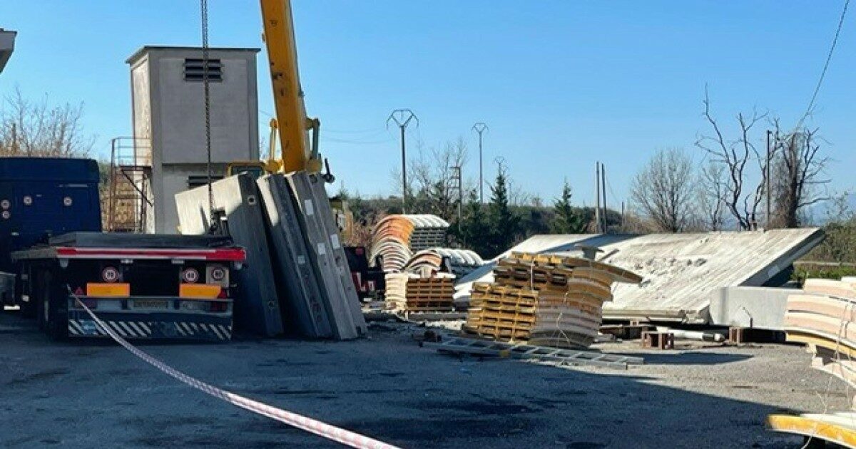 Calabria, morto un operaio 54enne schiacciato da una lastra di cemento ...