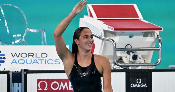 Mondiali di nuoto, Simona Quadarella vince l’oro negli 800 stile libero: “Una delle gare più faticose che abbia fatto, sono contentissima”