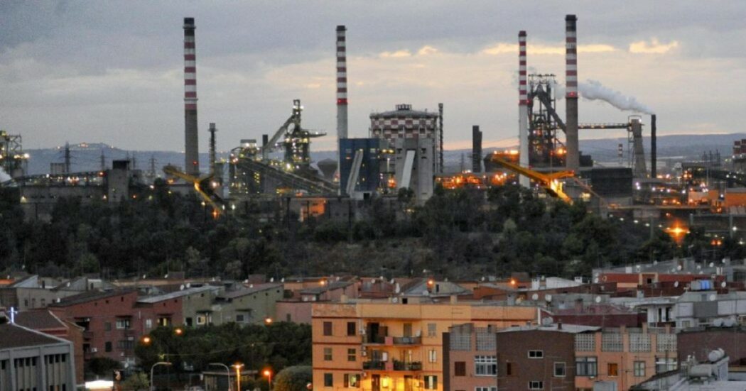 L’acciaieria di Taranto piomba di nuovo nell’incertezza. “Mittal indisponibile”: Invitalia chiede il commissario. Crisi riaperta per 20mila lavoratori