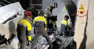 Copertina di Crollo a Firenze, proseguite nella notte le ricerche dell’operaio disperso. I vigili del fuoco mettono in sicurezza il cantiere