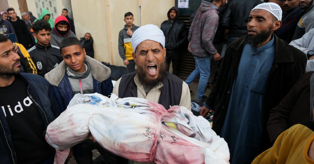 A Gaza azioni militari per altri 2 mesi. Hamas chiama alla rivolta dopo le limitazioni d’accesso alla Spianata delle Moschee: “Libertà di culto violata”