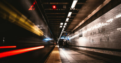 Copertina di Un 14enne è morto in Spagna dopo che gli è stata versata cocaina rosa in un cocktail