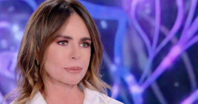 Copertina di “Ho avuto un carcinoma maligno al rene. L’ho scoperto e curato in tempo solo perché faccio prevenzione annuale a pagamento e trovo che questa sia una delle più grande ingiustizie sociali”: così Paola Perego