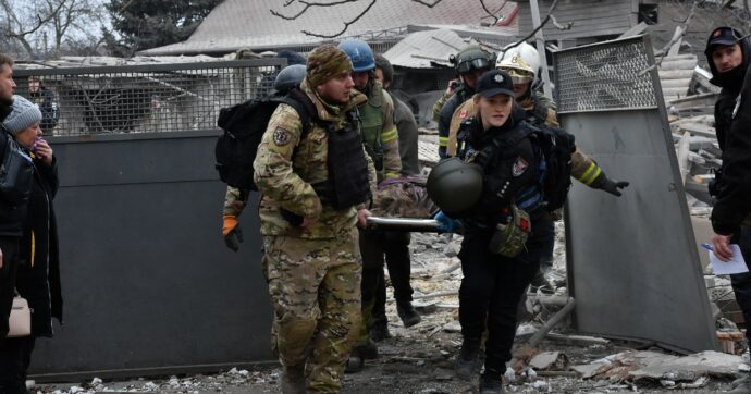 Ucraina, dopo Avdiivka i russi avanzano anche a Zaporizhzhia. Il ministro polacco: “Forse è già troppo tardi, la situazione è drammatica”