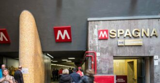 Copertina di Borseggiatrici colte in flagrante spruzzano spray al peperoncino contro la troupe di Striscia la Notizia: l’aggressione nella metro di Roma