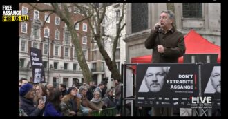 Copertina di Assange, folla di sostenitori in attesa davanti all’Alta corte britannica: la diretta streaming