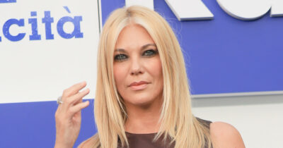 Copertina di È morta la mamma di Eleonora Daniele: “Perderla significa perdere una parte di sé, ma tu sarai sempre presente a vegliare su di noi”