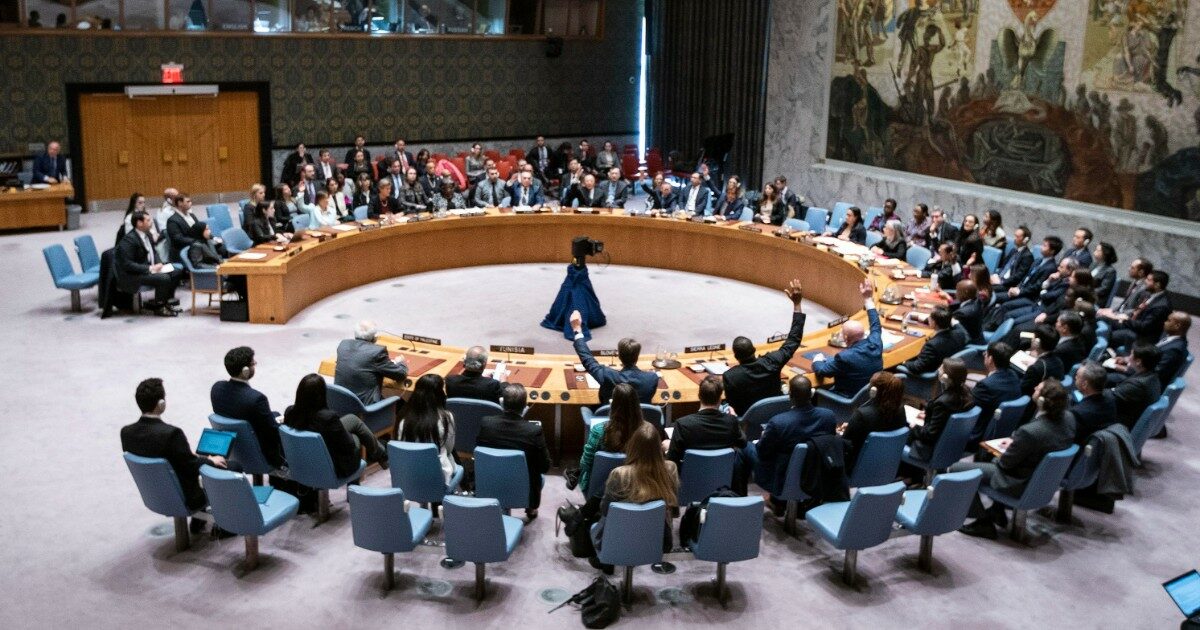 Gaza, all’Onu un altro flop per un cessate il fuoco. Veti incrociati di Usa e Russia. Nella Striscia stop agli aiuti alimentari: “Camion assaltati”