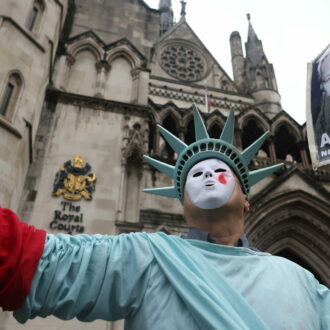 Copertina di Assange, non resta che il verdetto: il Fatto di domani 22 febbraio