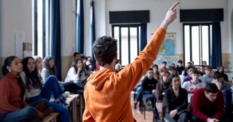 Copertina di Salerno, studenti: “Rappresentante d’ istituto ai domiciliari per una rissa. Non lo vogliamo”