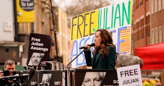 Assange rimane senza certezze: la sentenza a data da destinarsi