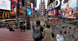 Copertina di Robin, un “underdog” a New York:   cagnetti, sciantose e omoerotismo