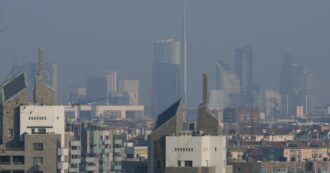 Copertina di Direttiva Ue su qualità dell’aria, accordo in chiaroscuro: restano limiti alti e deroghe (anche per l’Italia), ma c’è il risarcimento per i cittadini