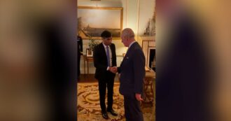 Copertina di Re Carlo III incontra Sunak a Buckingham Palace: è la prima udienza dalla diagnosi della malattia