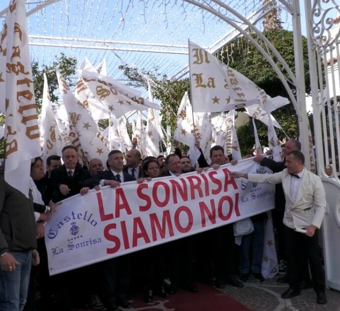 “La Sonrisa siamo noi. A rischio 300 lavoratori”: i dipendenti del “Castello delle Cerimonie” scendono in piazza dopo la confisca