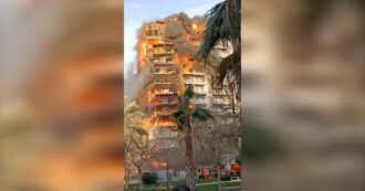 Copertina di Palazzo di 14 piani avvolto dalle fiamme a Valencia: le impressionanti immagini