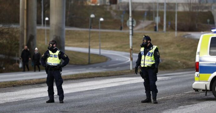 Svezia, sospetta fuga di gas nella sede dei servizi segreti: 7 feriti. “La causa non è chiara”