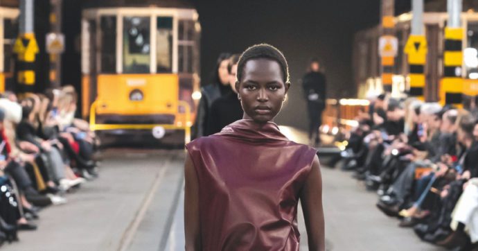 Copertina di Star sparite e abiti militari: s’è ristretta la Milano Fashion Week