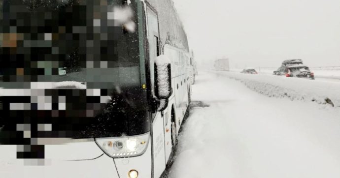 La neve paralizza il Brennero Code di km e autostrada chiusa