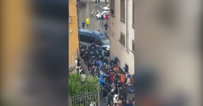 Cariche della polizia a Pisa: un’orribile lezione per gli studenti. Come donne siamo sgomente