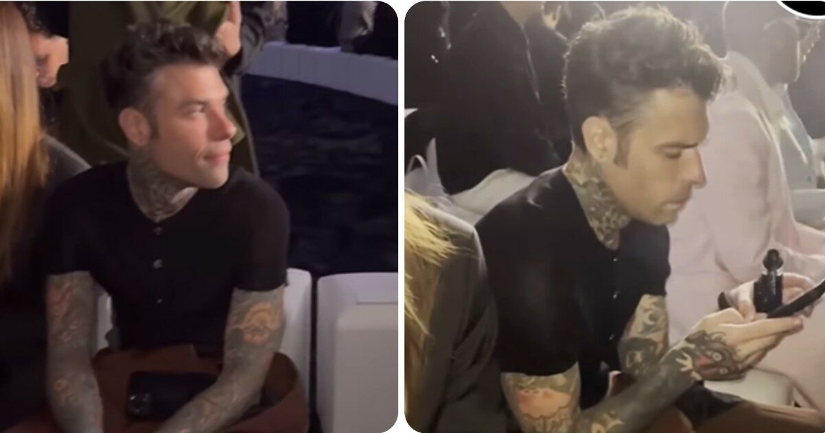 Fedez da solo alla sfilata di Versace. Nella prima uscita pubblica dopo la rottura con Chiara Ferragni evita i giornalisti: “Non voglio parlare”