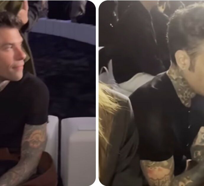 Fedez da solo alla sfilata di Versace. Nella prima uscita pubblica dopo la rottura con Chiara Ferragni evita i giornalisti: “Non voglio parlare”