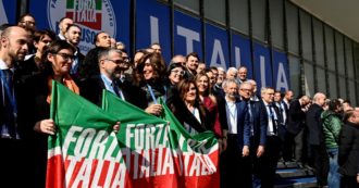 Copertina di Forza Italia. Il condominio (degli iscritti che latitano) acclama Tajani e i 4 vice