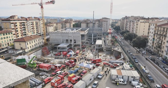 Copertina di Strage Firenze: cinque morti per un ipermercato insensato