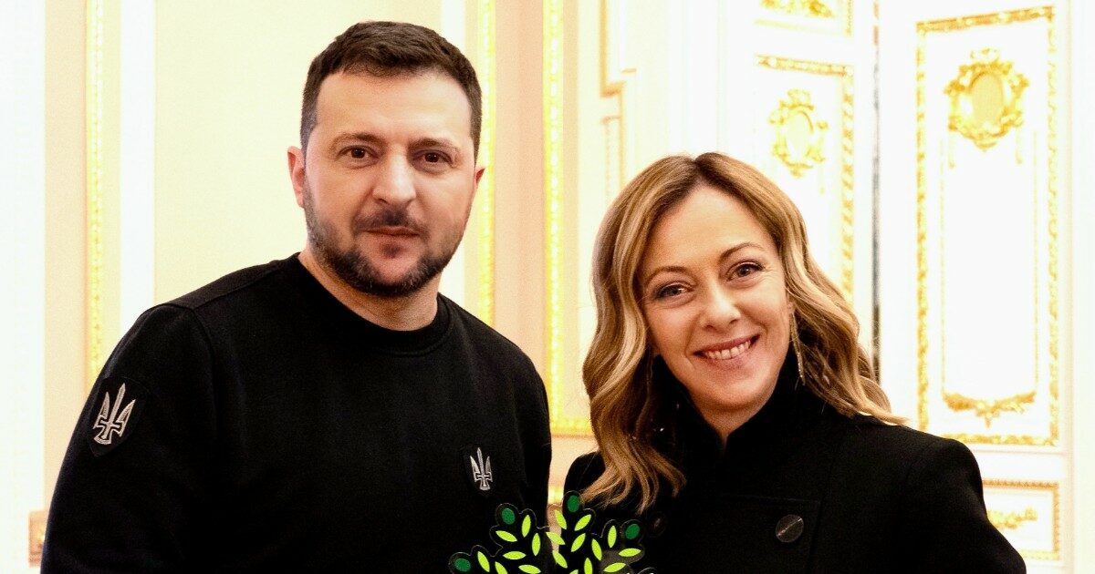 Zelensky sparito dai social di Meloni dal 2023. Il social media manager della premier: “Una scelta editoriale”