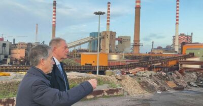 Copertina di Sull'Ilva è scontro tra governo e pm: "Urso parla di impianti compromessi? Alcune autorizzazioni mai chieste”. E Fdi vuole gli ispettori in Procura
