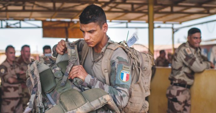 Manu come Bush. Lancia il conflitto nella speranza di prendere voti