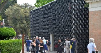 Copertina di Prima la Russia, ora Israele: “Va escluso dalla Biennale”