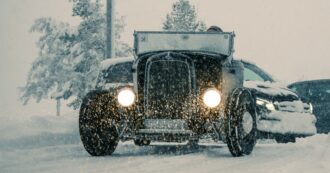 Copertina di The I.C.E., lo spettacolo delle auto storiche nella tempesta di neve. Vince la Delage D8-120S