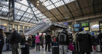 Copertina di Francia, rubati un computer e alcune chiavette Usb con i piani di sicurezza per le Olimpiadi di Parigi