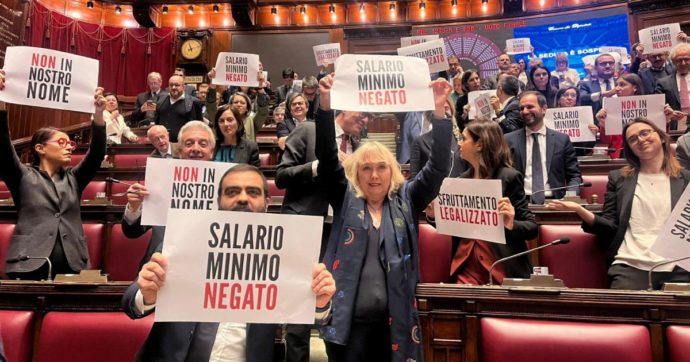 Salario minimo, ok del Senato alla delega. Che non prevede alcun minimo orario. Opposizioni: “Legge truffa, fumo negli occhi dei lavoratori”