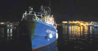 Copertina di Cola a picco  l’inchiesta  sui “taxi del mare”: “Testi non attendibili”