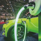 Copertina di L’elettrone perde ancora fascino: l’industria  può tornare indietro?