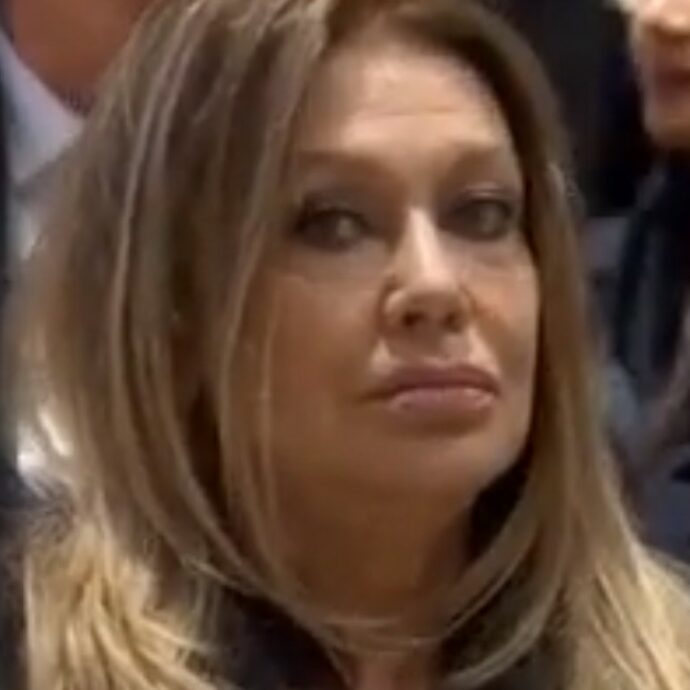 Veronica Lario, conti in rosso per la sua società immobiliare: “Crollo del fatturato e incassi in perdita per colpa delle alluvioni”