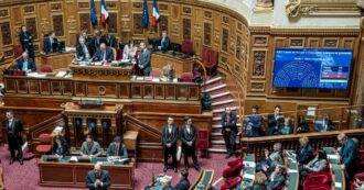 Copertina di Francia, arriva il sì del senato perché l’aborto sia una “libertà” garantita dalla Costituzione