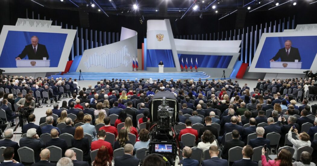 Putin: “L’Occidente sta facendo rischiare una guerra nucleare. Non vogliamo attaccare l’Europa ma le nostre armi possono raggiungervi”